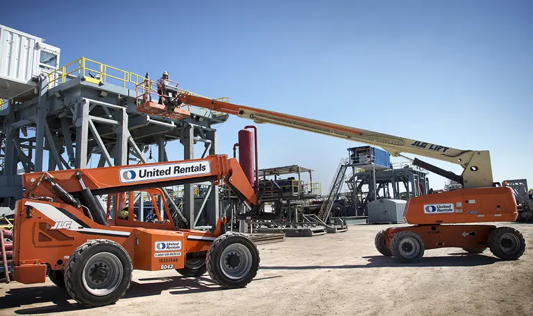  Aerial Lifts on Worksite