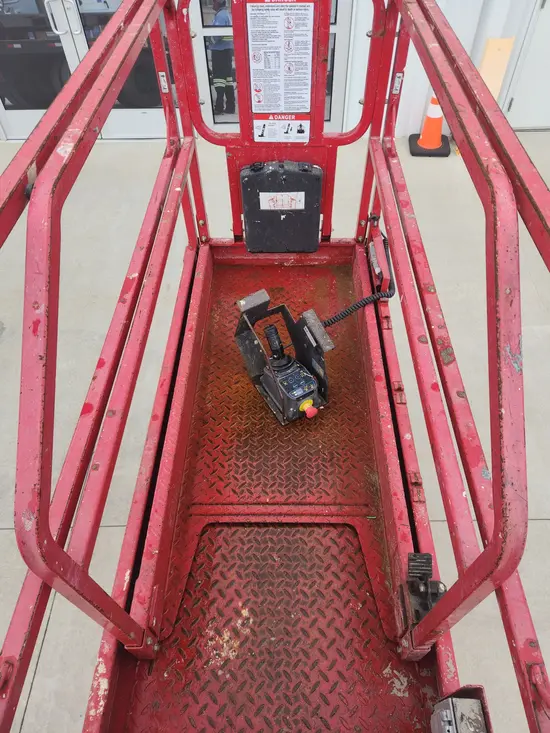 2018 MEC 1930SE Scissor Lift
