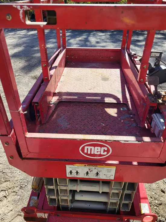 2019 MEC 1330SE Scissor Lift
