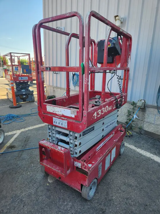 2017 MEC 1330SE Scissor Lift