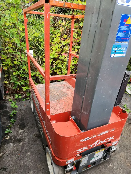 2018 Skyjack SJ12 Self-Propelled One-Person Lift