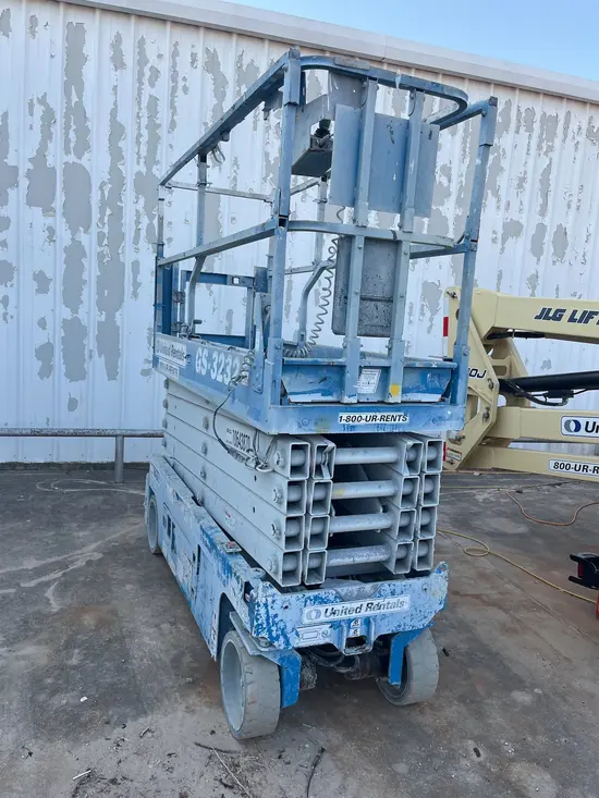 2017 Genie GS-3232 Scissor Lift