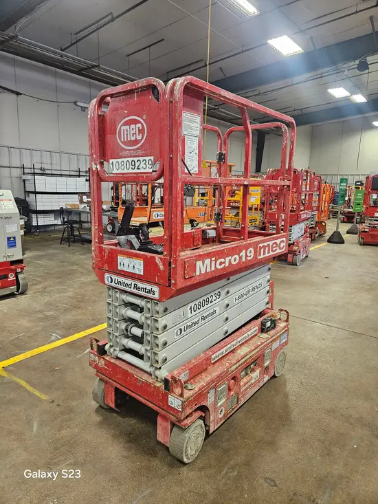 2018 MEC MICRO 19 Scissor Lift