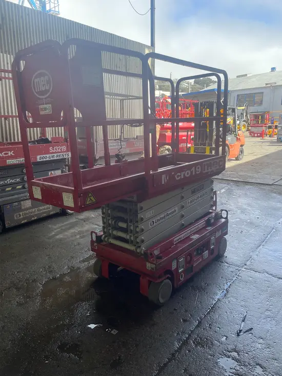2018 MEC MICRO 19 Scissor Lift
