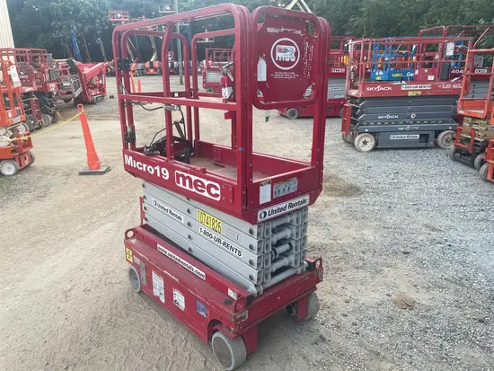 2018 MEC MICRO 19 Scissor Lift