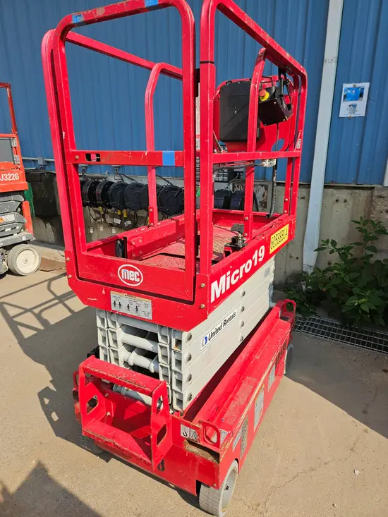 2018 MEC MICRO 19 Scissor Lift