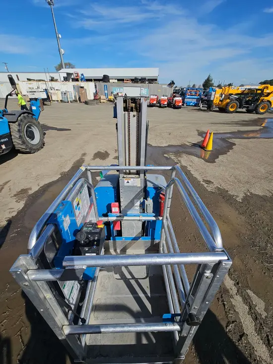 2017 Genie GR-20 Self-Propelled One-Person Lift