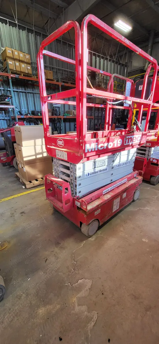 2018 MEC MICRO 19 Scissor Lift