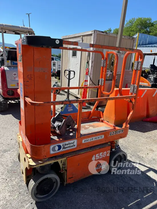 2017 JLG 1230ES Self-Propelled One-Person Lift