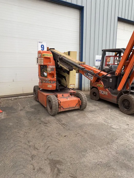 2012 JLG E300AJP Articulating Boom Lift