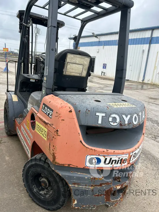 2017 Toyota 8FDU25 Forklift