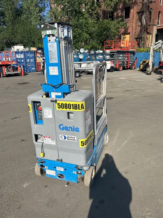2017 Genie GR-20 Self-Propelled One-Person Lift