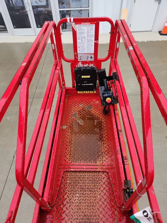 2018 MEC 1930SE Scissor Lift