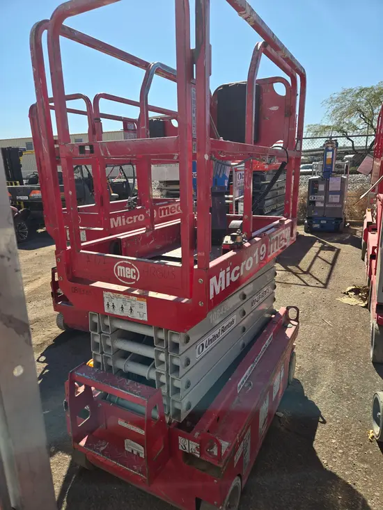 2018 MEC MICRO 19 Scissor Lift