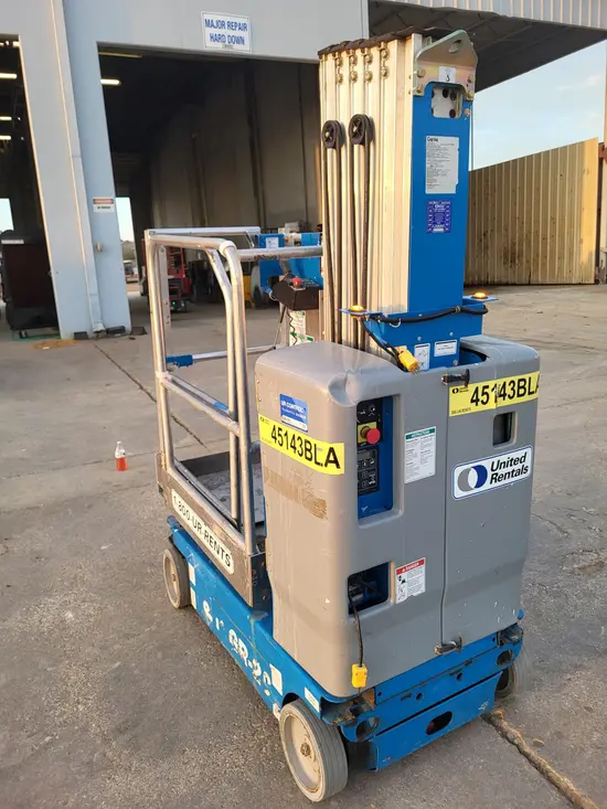 2017 Genie GR-20 Self-Propelled One-Person Lift