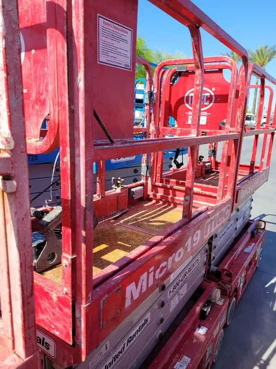 2018 MEC MICRO 19 Scissor Lift