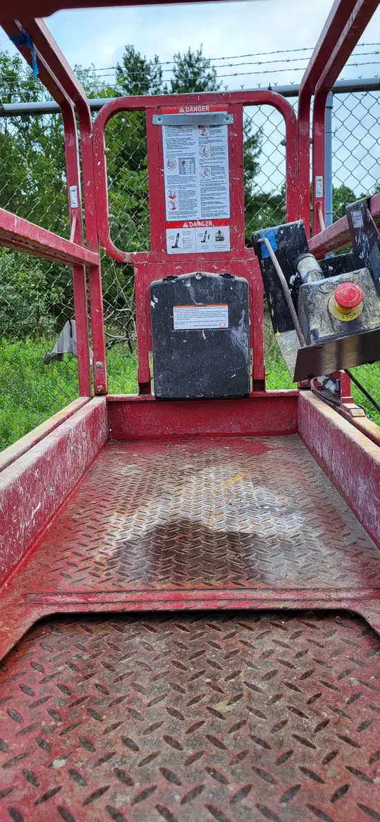 2018 MEC 1930SE Scissor Lift