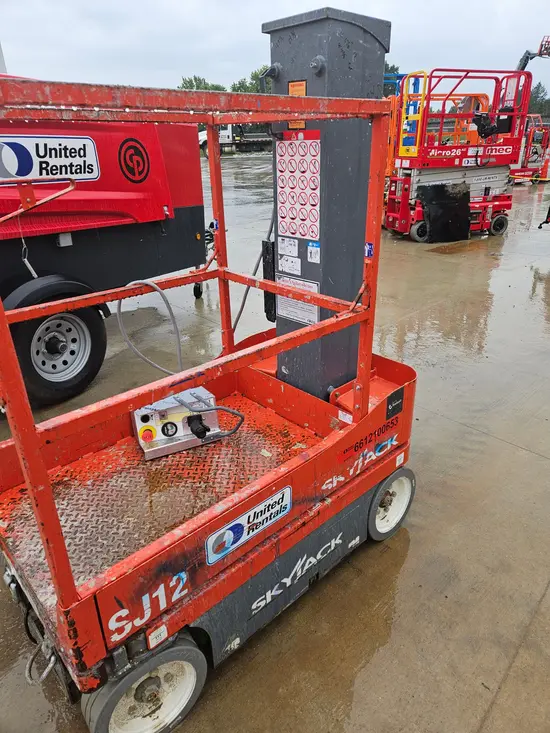 2017 Skyjack SJ12 Self-Propelled One-Person Lift