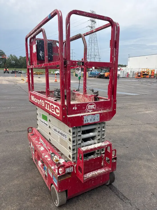 2018 MEC MICRO 19 Scissor Lift