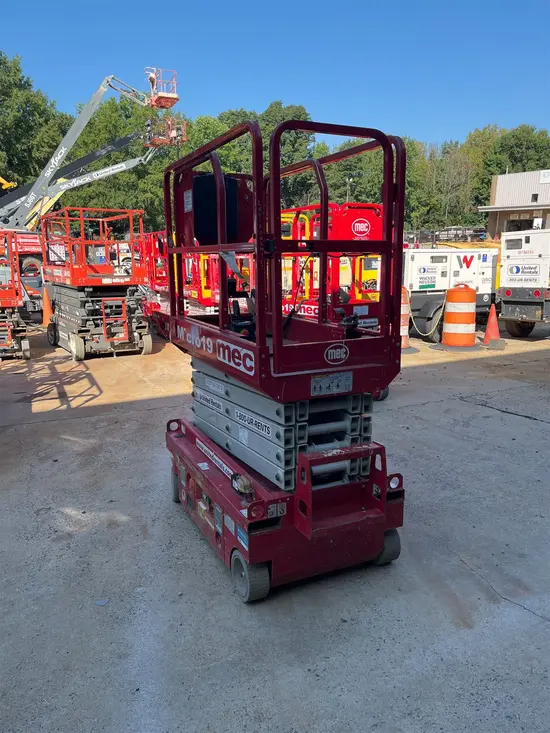 2018 MEC MICRO 19 Scissor Lift