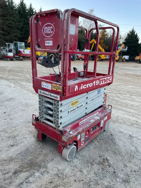 2018 MEC MICRO 19 Scissor Lift