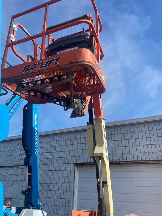 2018 JLG E300AJP Articulating Boom Lift