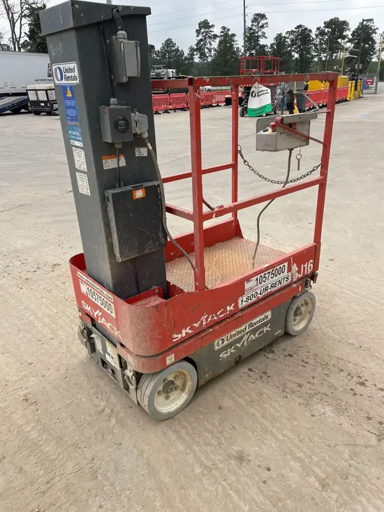 2017 Skyjack SJ16 Self-Propelled One-Person Lift