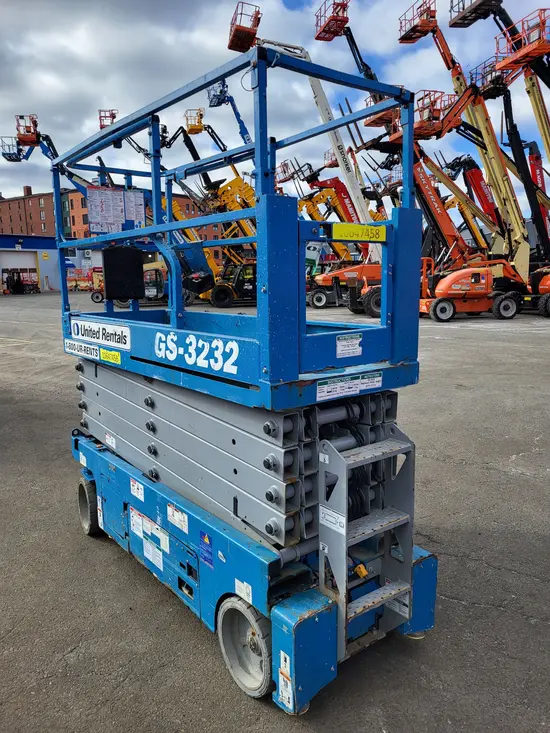 2017 Genie GS-3232 Scissor Lift