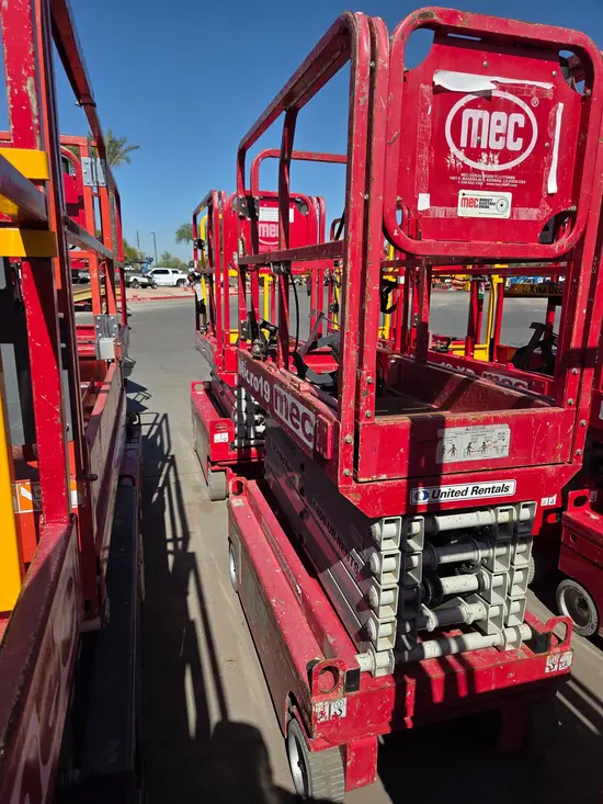 2018 MEC MICRO 19 Scissor Lift