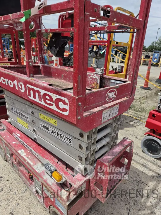 2018 MEC MICRO 19 Scissor Lift