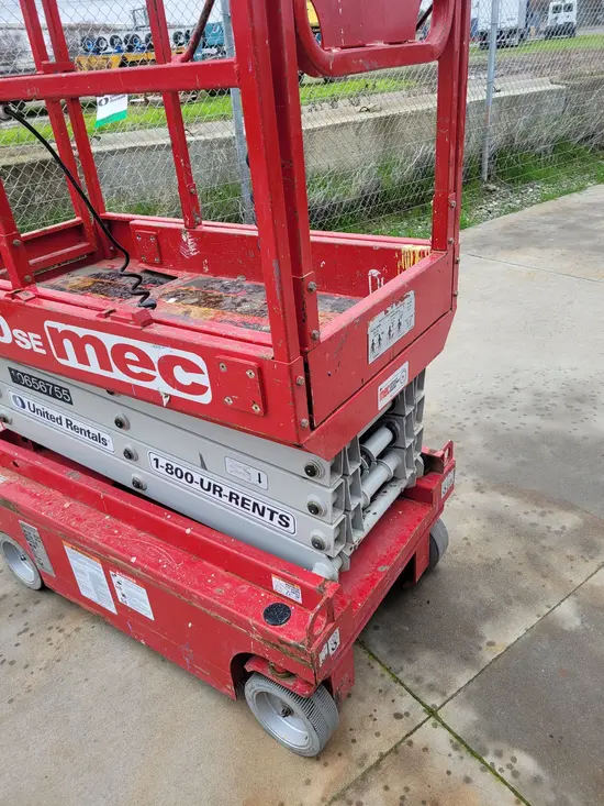 2017 MEC 1330SE Scissor Lift