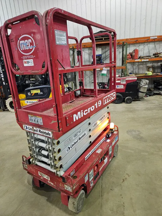 2018 MEC MICRO 19 Scissor Lift