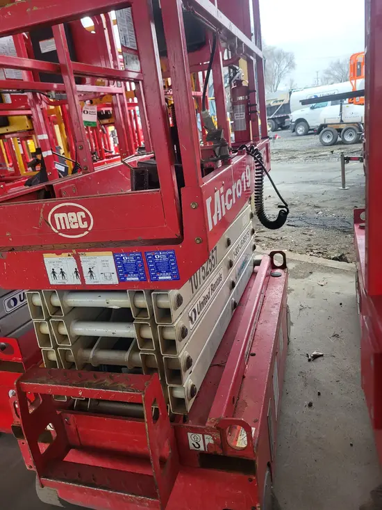2018 MEC MICRO 19 Scissor Lift