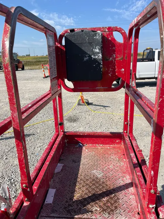 2018 MEC MICRO 19 Scissor Lift