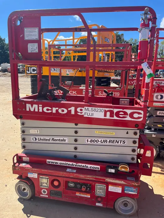 2018 MEC MICRO 19 Scissor Lift