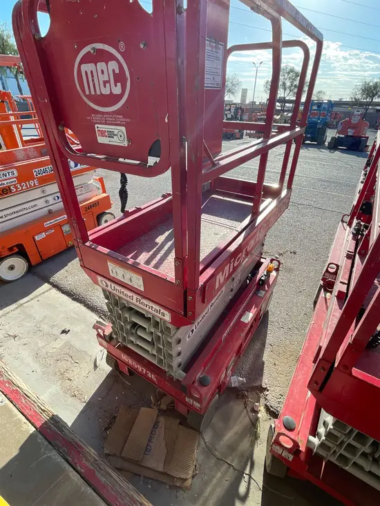 2018 MEC MICRO 19 Scissor Lift