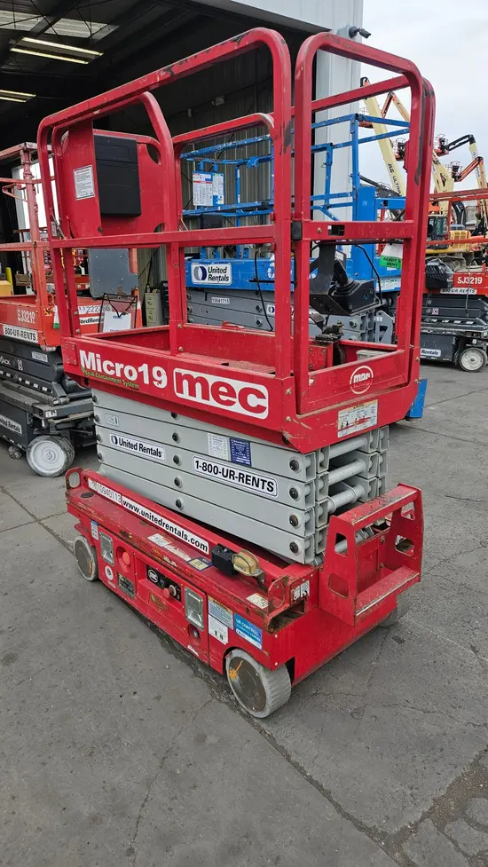 2019 MEC MICRO 19 Scissor Lift