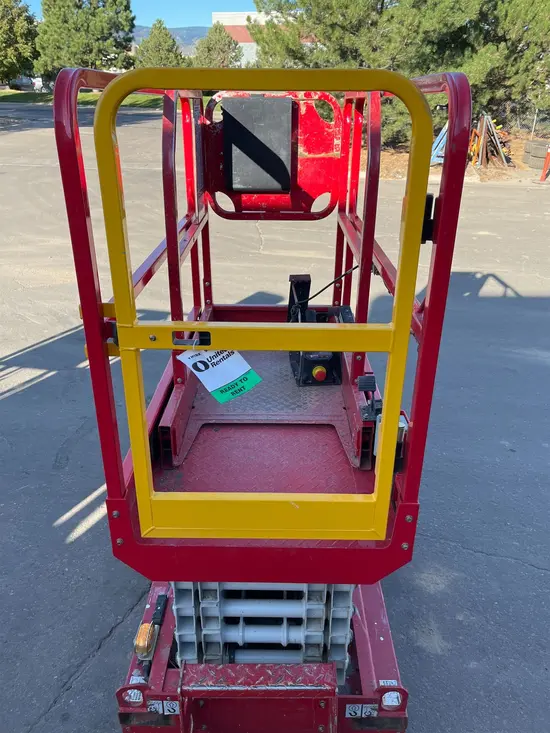 2018 MEC MICRO 19 Scissor Lift