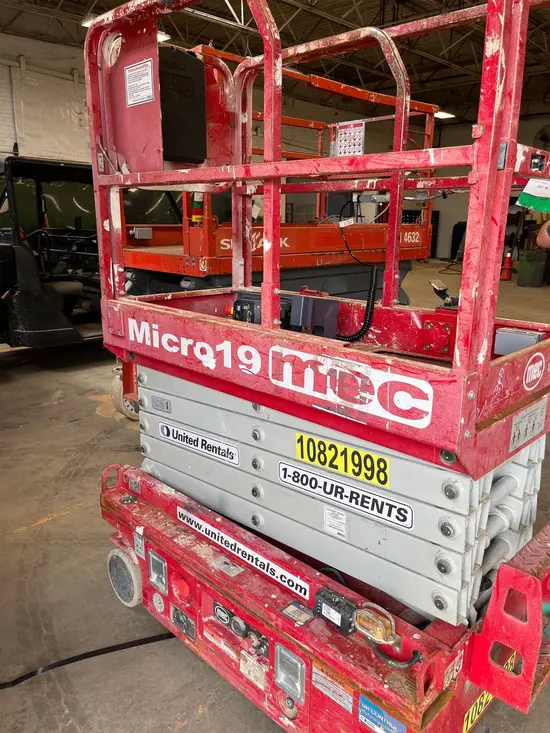 2018 MEC MICRO 19 Scissor Lift