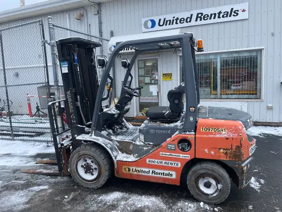 2019 Toyota 8FDU30 Warehouse Forklift
