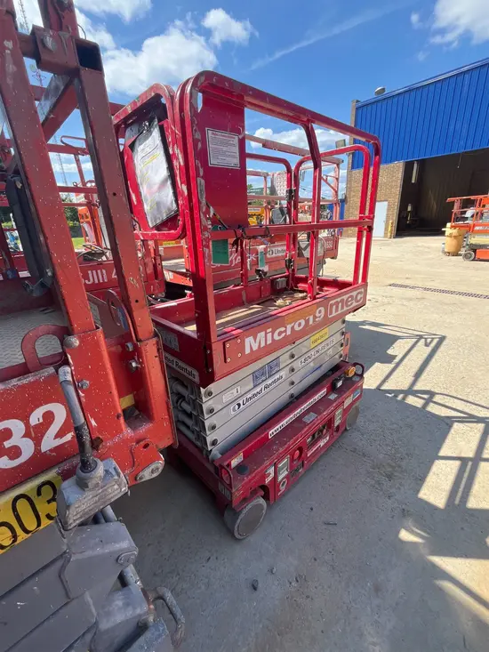 2018 MEC MICRO 19 Scissor Lift