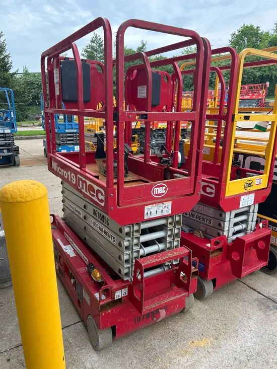 2018 MEC MICRO 19 Scissor Lift
