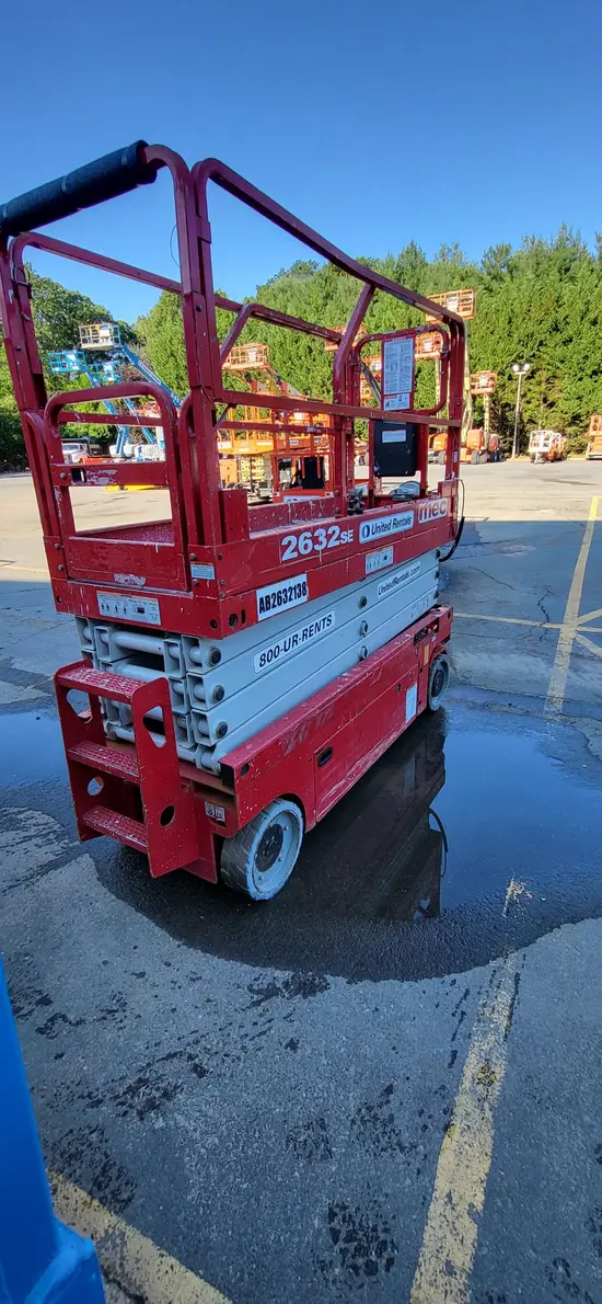 2017 MEC 2632SE Scissor Lift