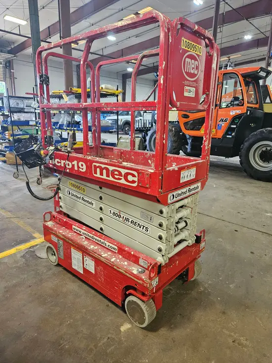 2018 MEC MICRO 19 Scissor Lift