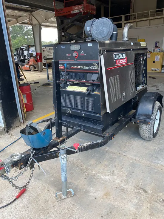 2019 Lincoln Electric VANTAGE 549 Welder