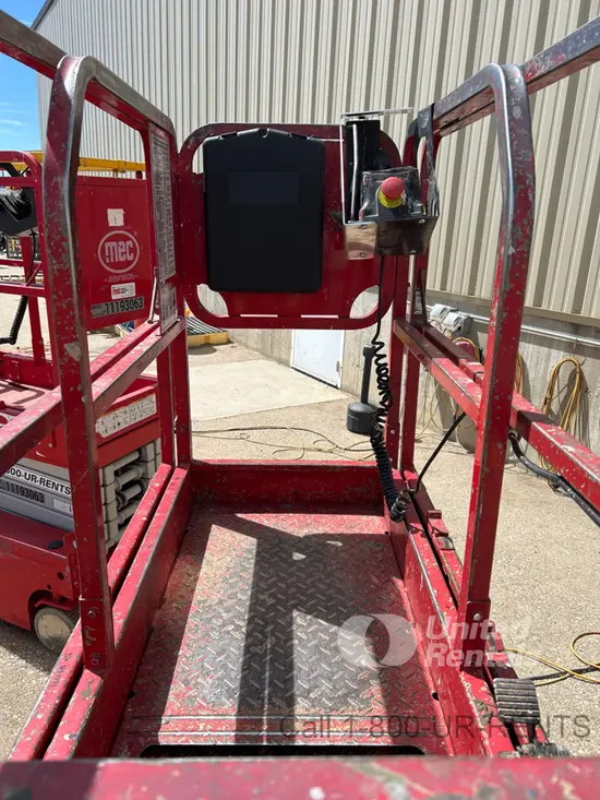 2018 MEC MICRO 19 Scissor Lift