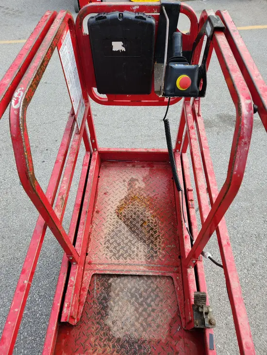 2018 MEC MICRO 19 Scissor Lift