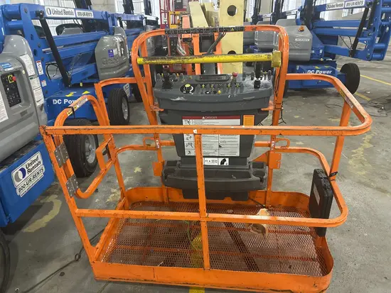 2016 JLG E450AJ Articulating Boom Lift