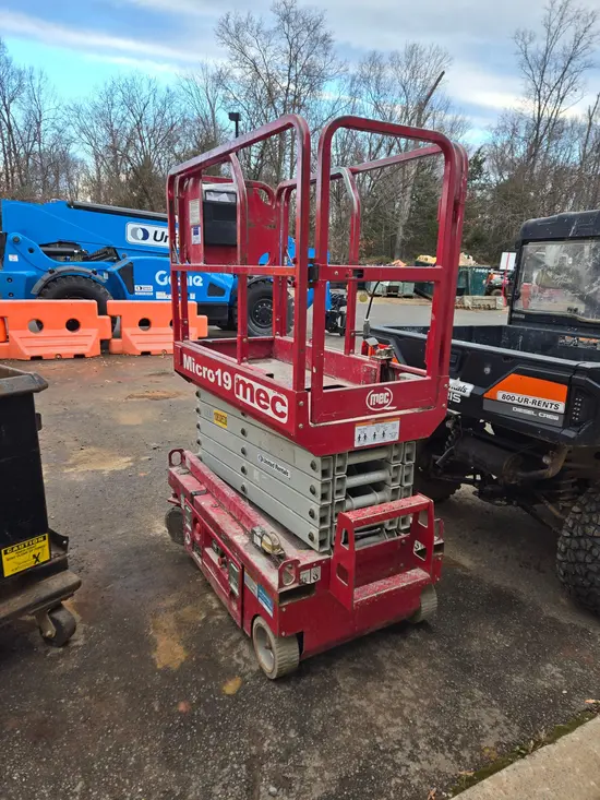 2018 MEC MICRO 19 Scissor Lift