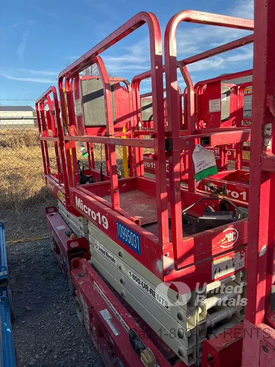 2019 MEC MICRO 19 Scissor Lift